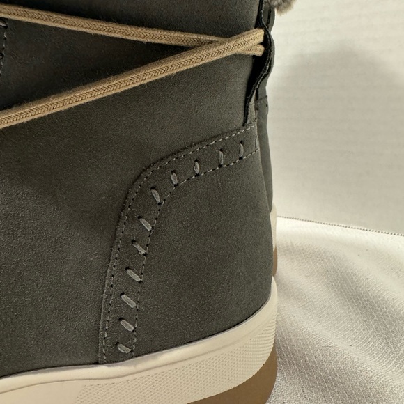 NWT Women's Cougar Vanetta Suede Waterproof Winter Boots, Size 10, Moss - Picture 15 of 16